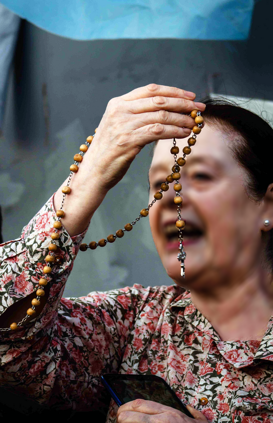 Tósigo (2021) - Rezar el rosario
